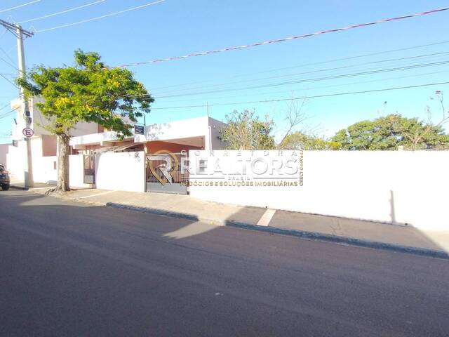 Casa para Venda em Botucatu - 2