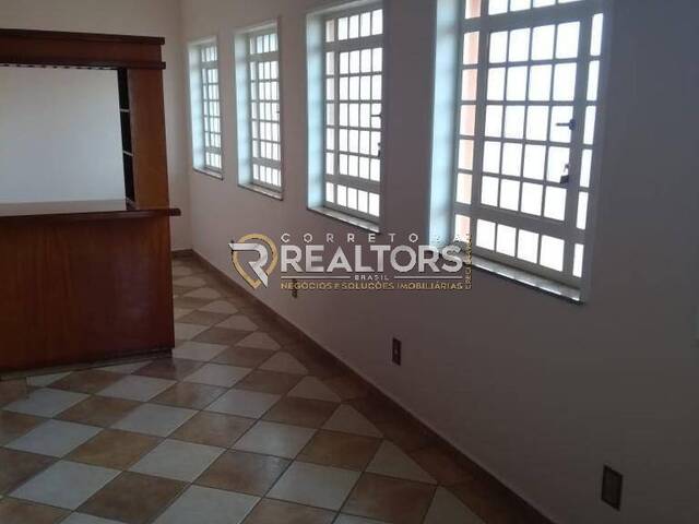 Sobrado para Venda em Botucatu - 4