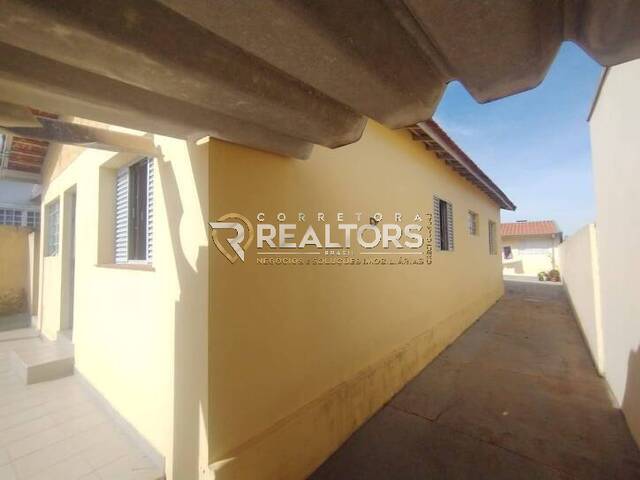 Casa para Venda em Botucatu - 3