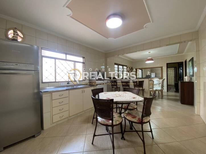 Sobrado à venda com 3 quartos, 300m² - Foto 4