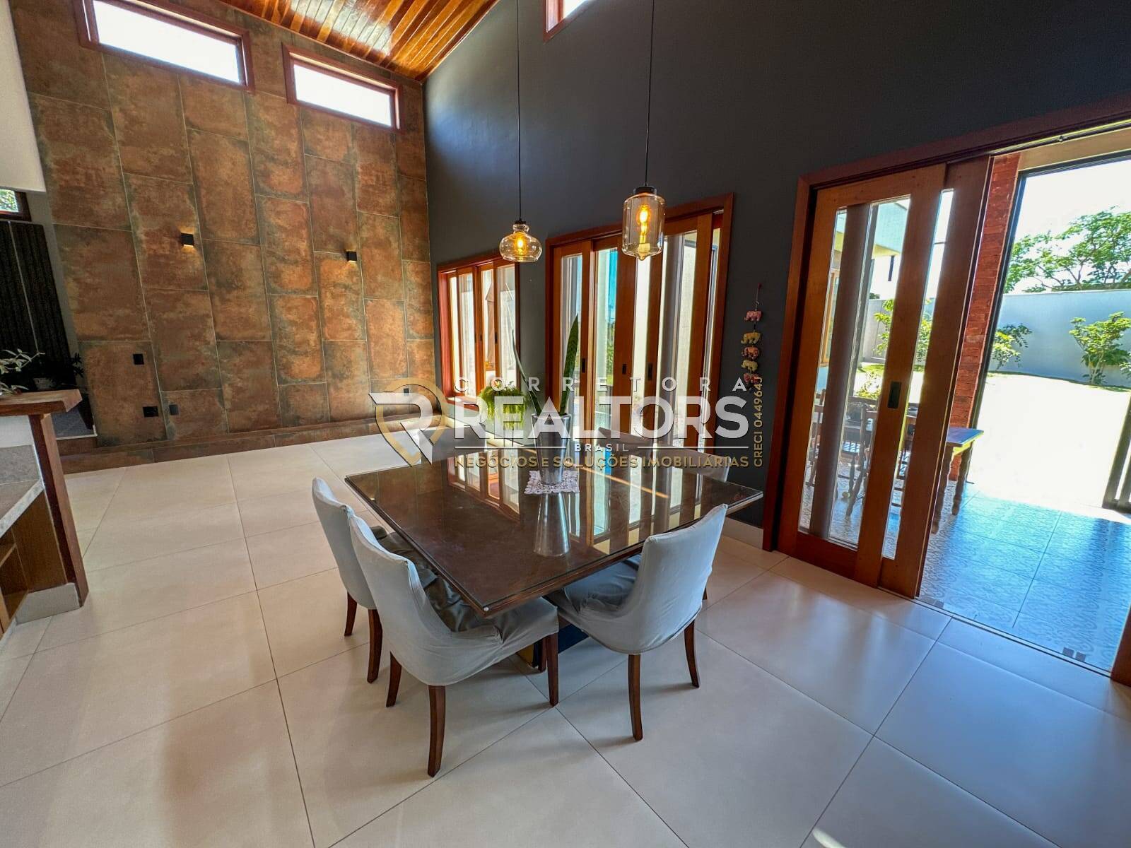 Casa de Condomínio à venda com 5 quartos, 343m² - Foto 2