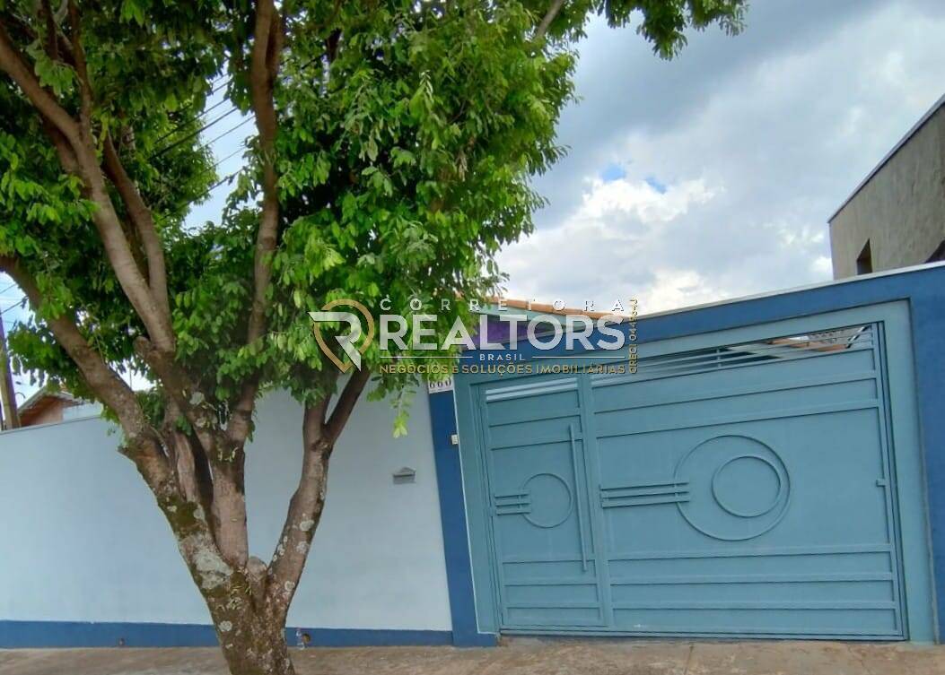 Casa à venda com 4 quartos, 180m² - Foto 2