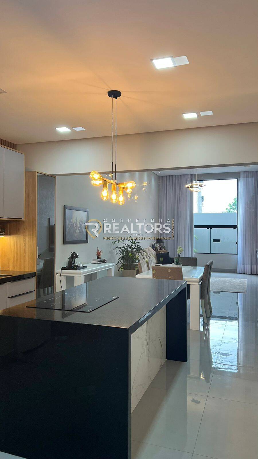 Casa à venda com 3 quartos, 184m² - Foto 1