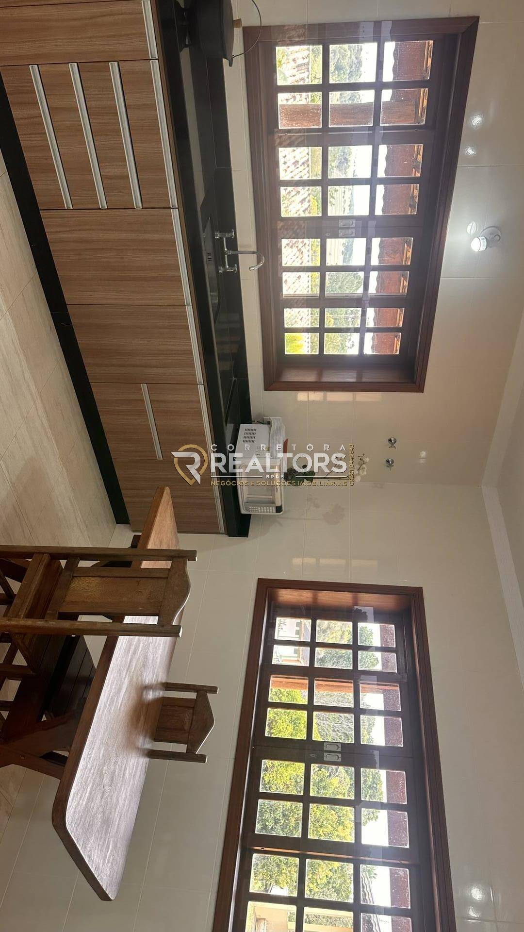 Casa à venda com 4 quartos, 380m² - Foto 3