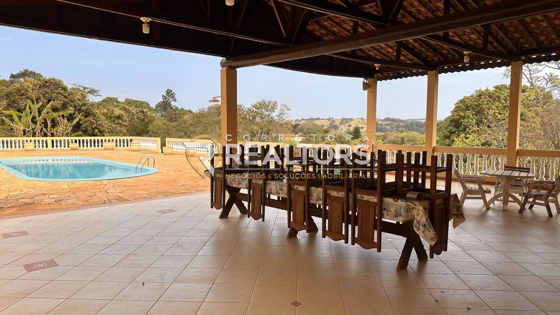 Casa à venda com 4 quartos, 380m² - Foto 1