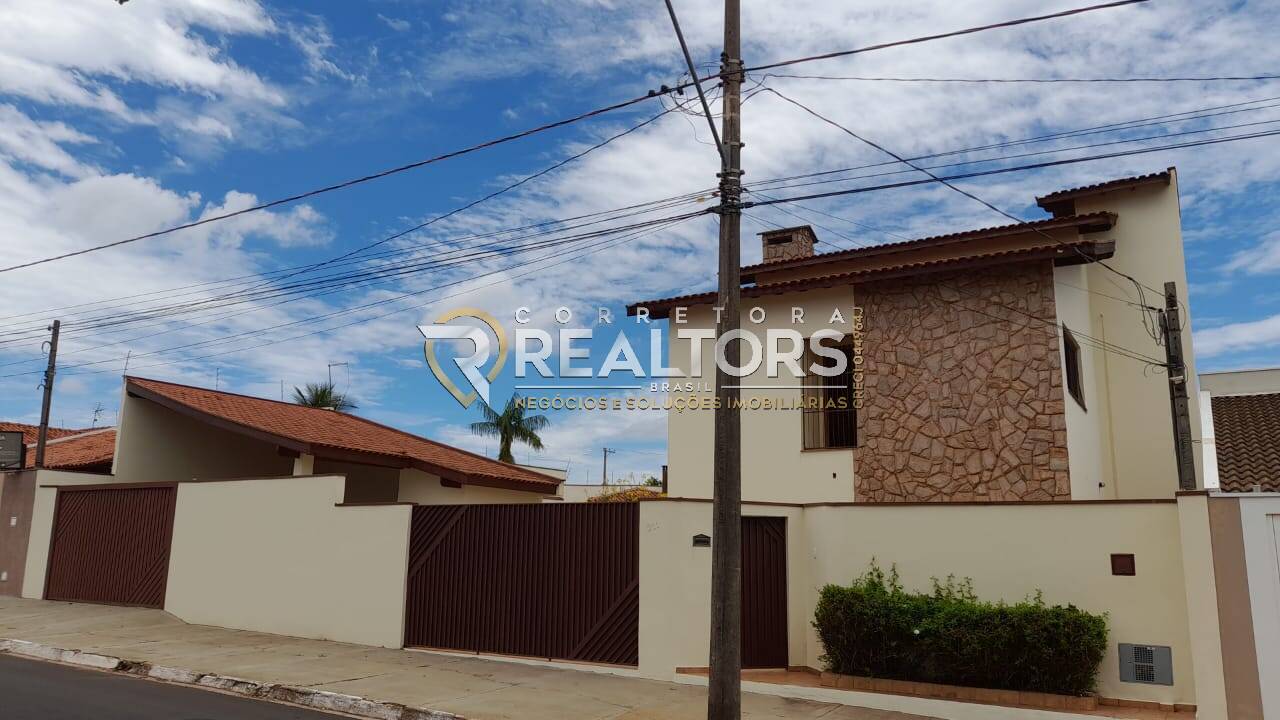 Sobrado à venda com 3 quartos, 273m² - Foto 1