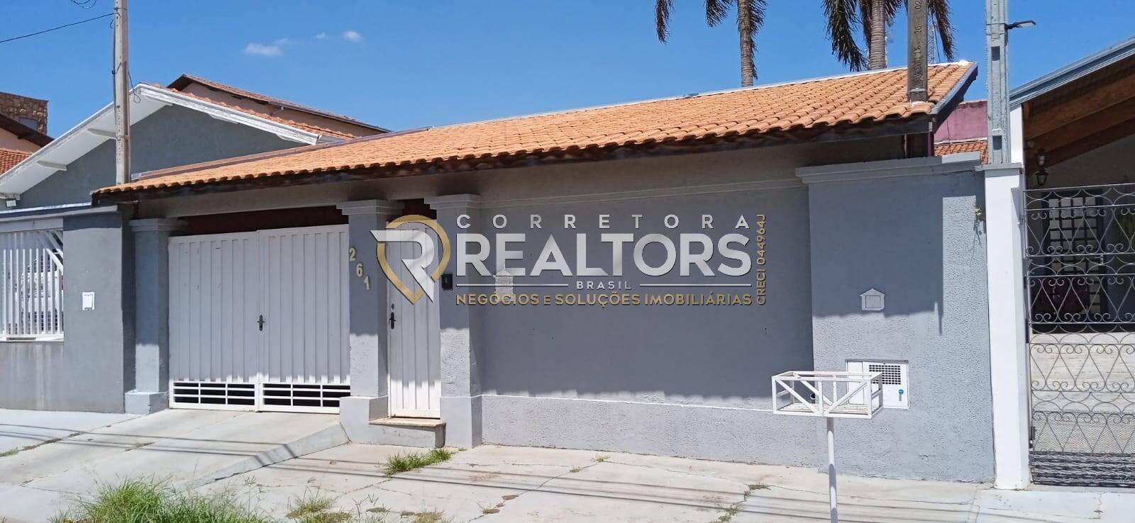 Casa 4 Dormitórios com piscina no Jd Paraiso em Botucatu-SP