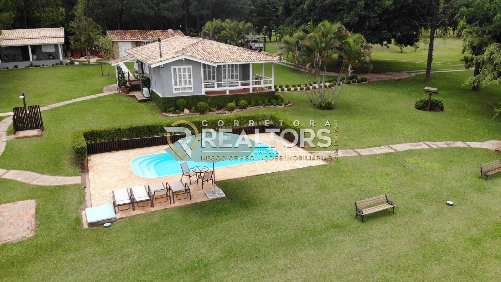 Casa à venda com 3 quartos, 141840m² - Foto 2