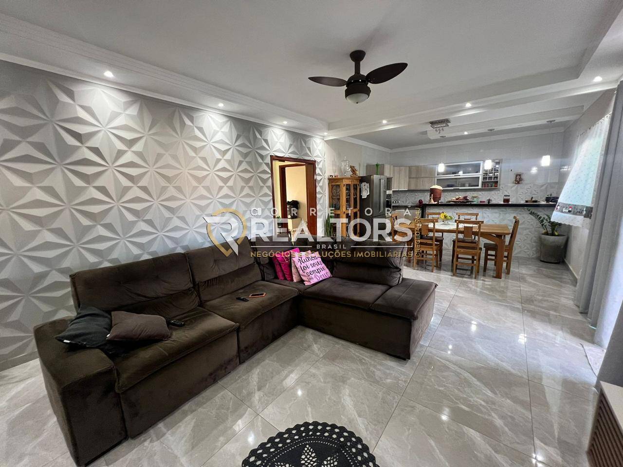 Sobrado à venda com 3 quartos, 200m² - Foto 1