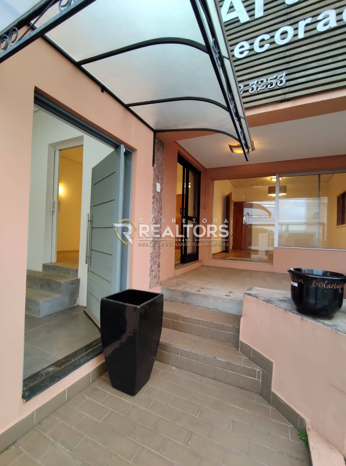 Casa à venda e aluguel com 4 quartos, 670m² - Foto 2