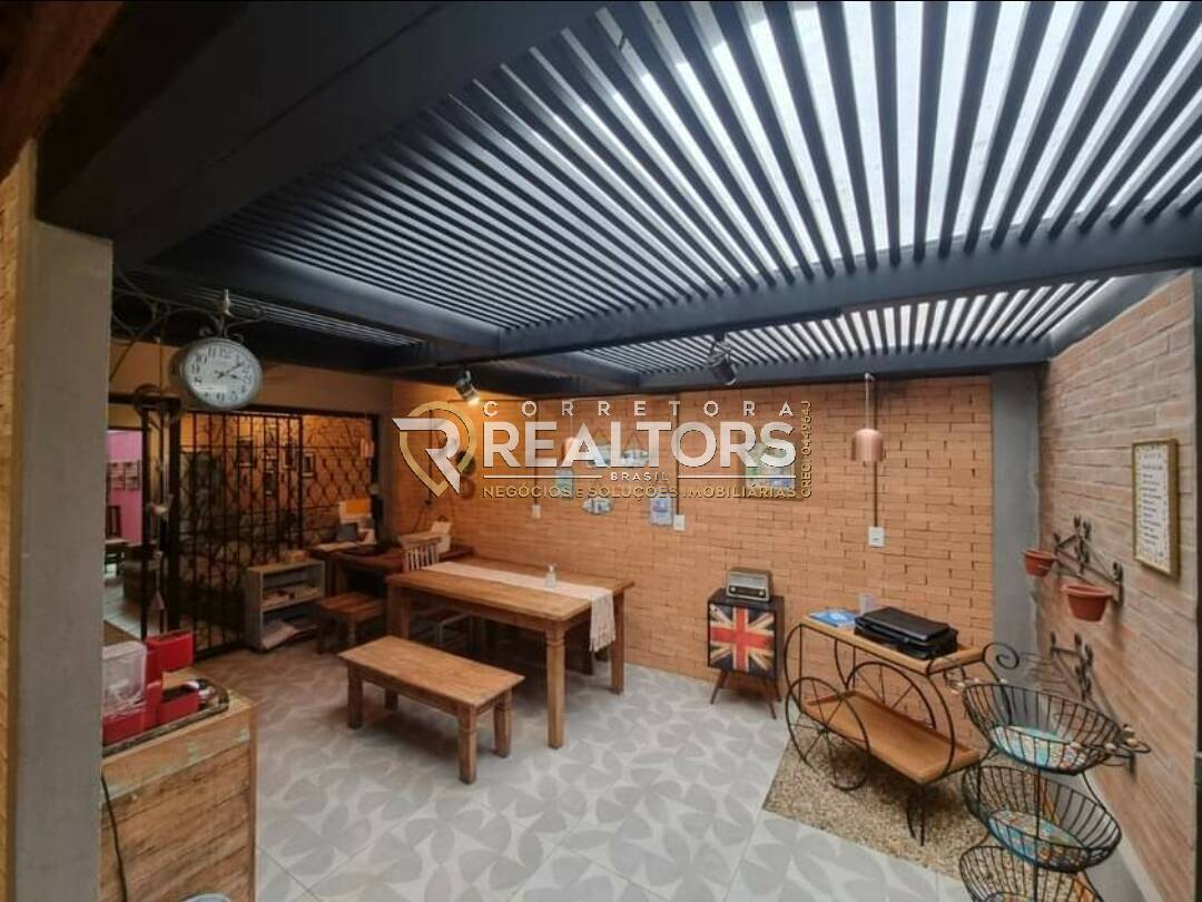 Casa à venda com 3 quartos, 200m² - Foto 1