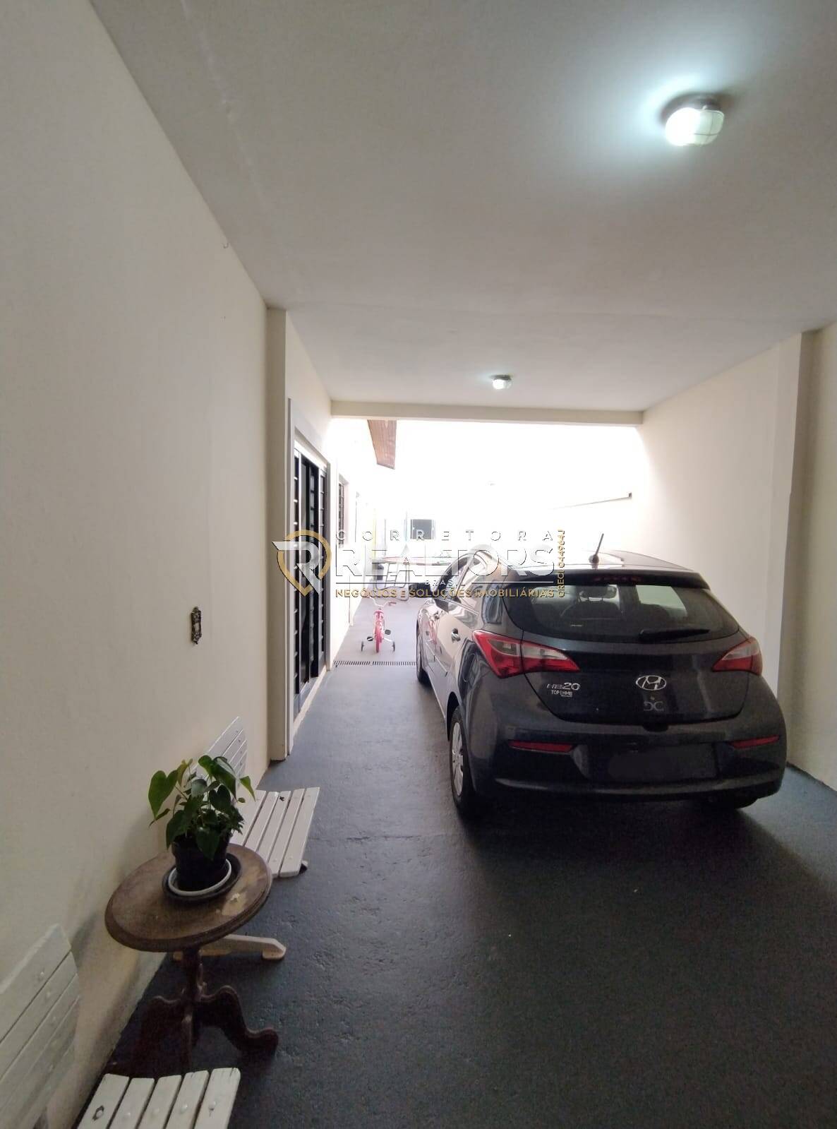 Casa à venda com 5 quartos, 260m² - Foto 2