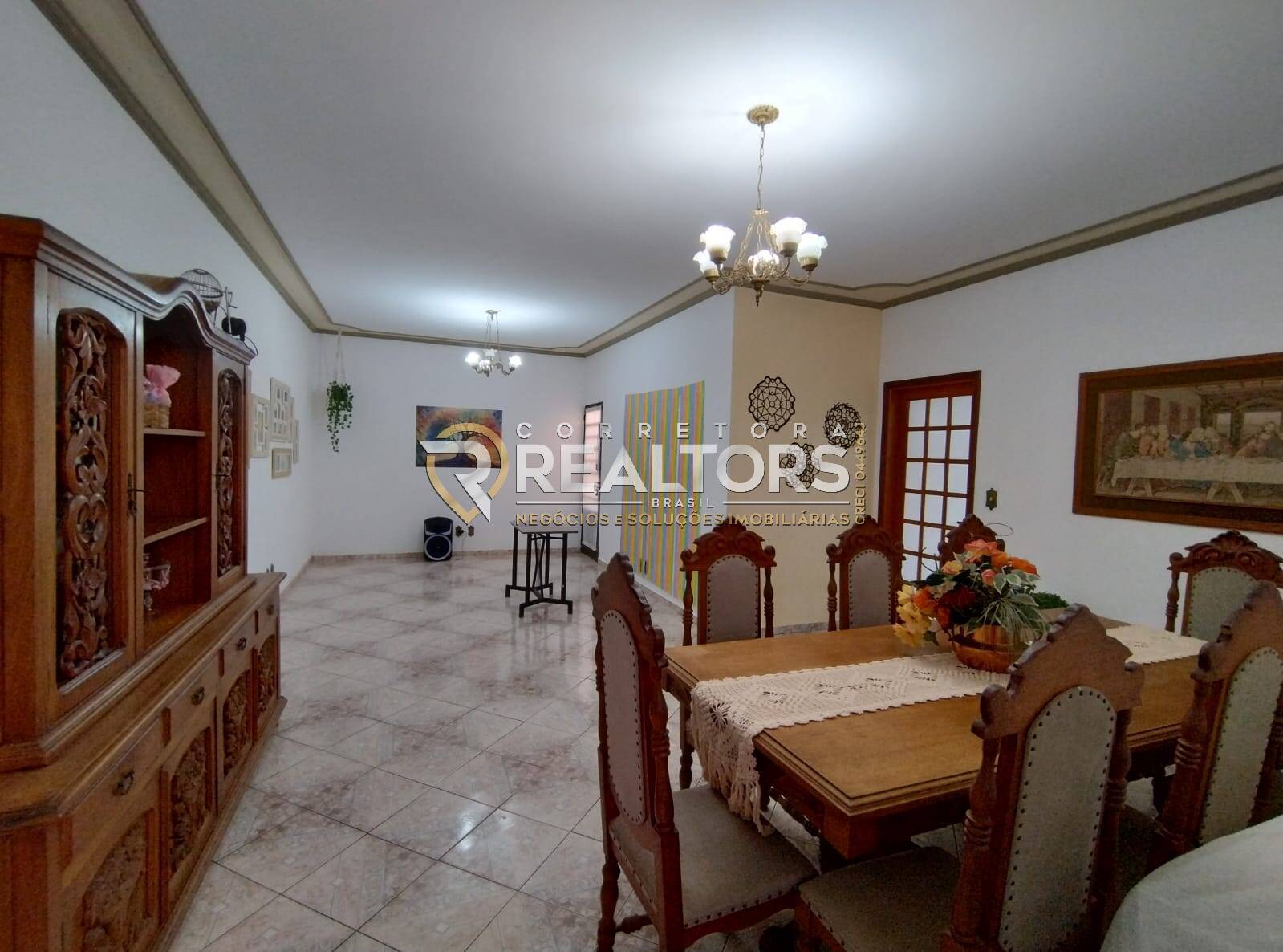 Casa à venda com 5 quartos, 260m² - Foto 1