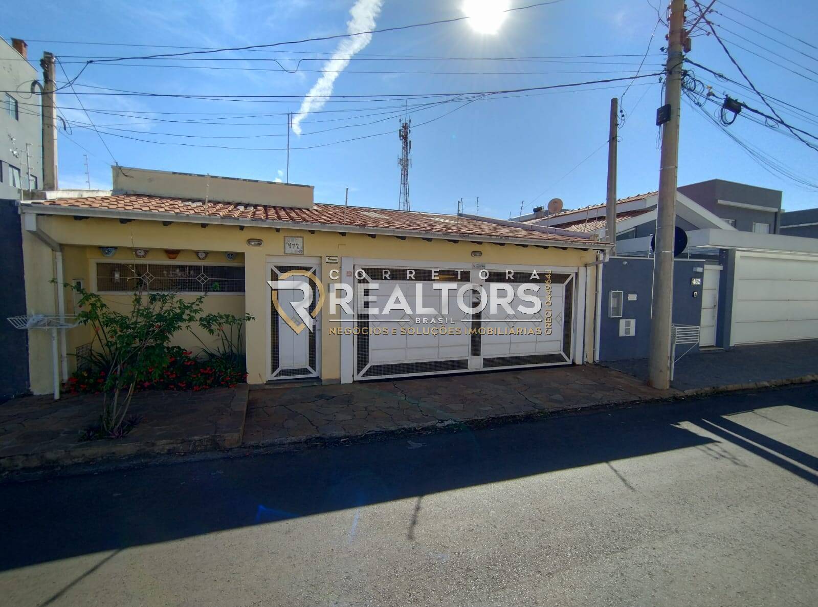 Casa à venda com 3 quartos, 263m² - Foto 1