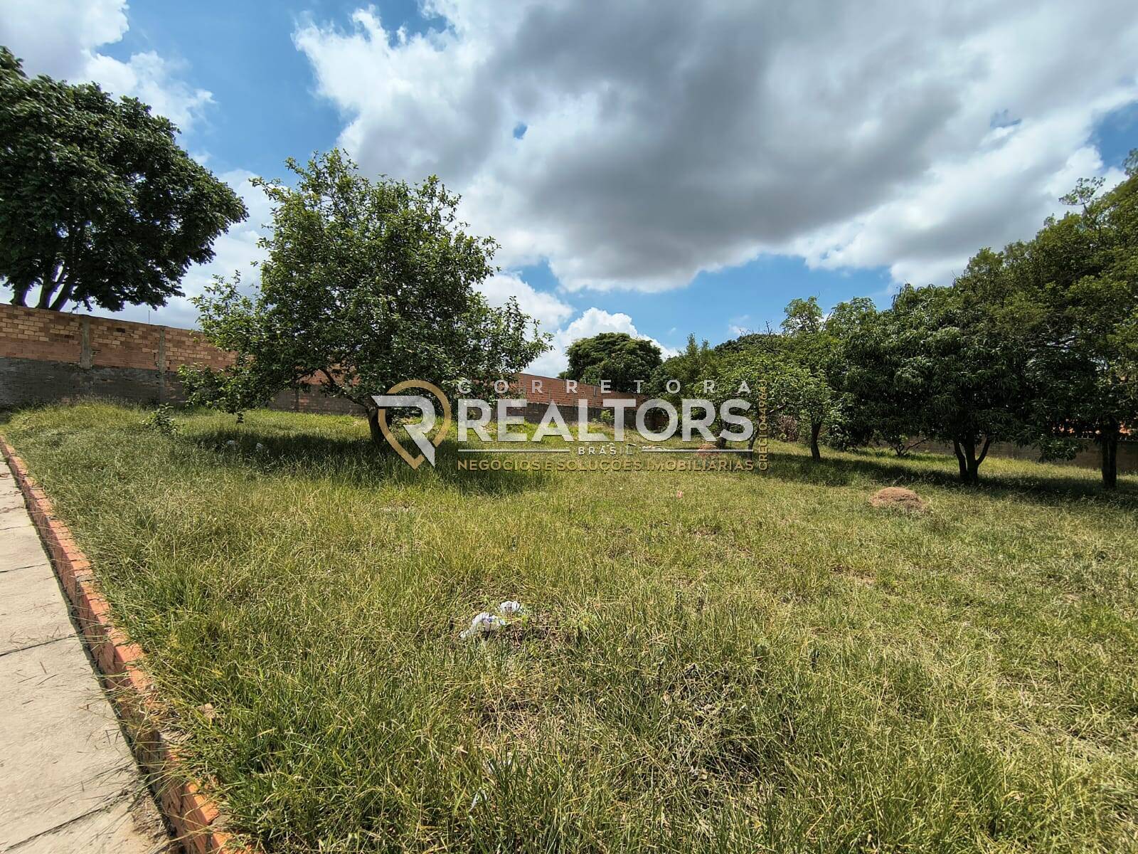 Terreno excelente para construção de comercio - Bairro de grande expansão
