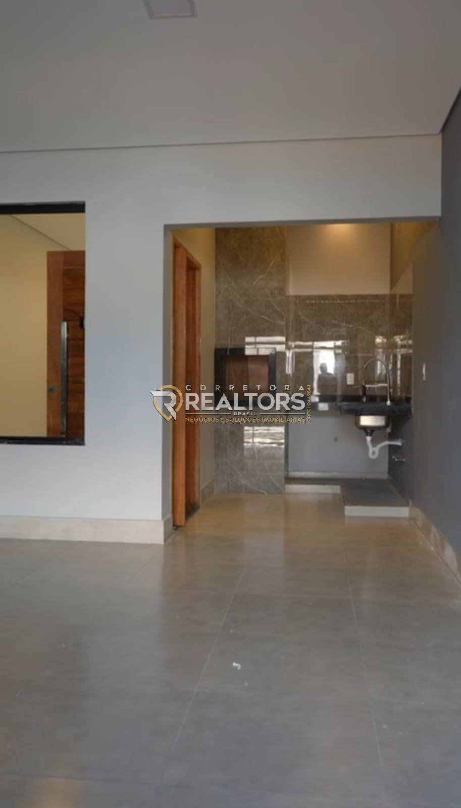 Casa à venda com 3 quartos, 117m² - Foto 1