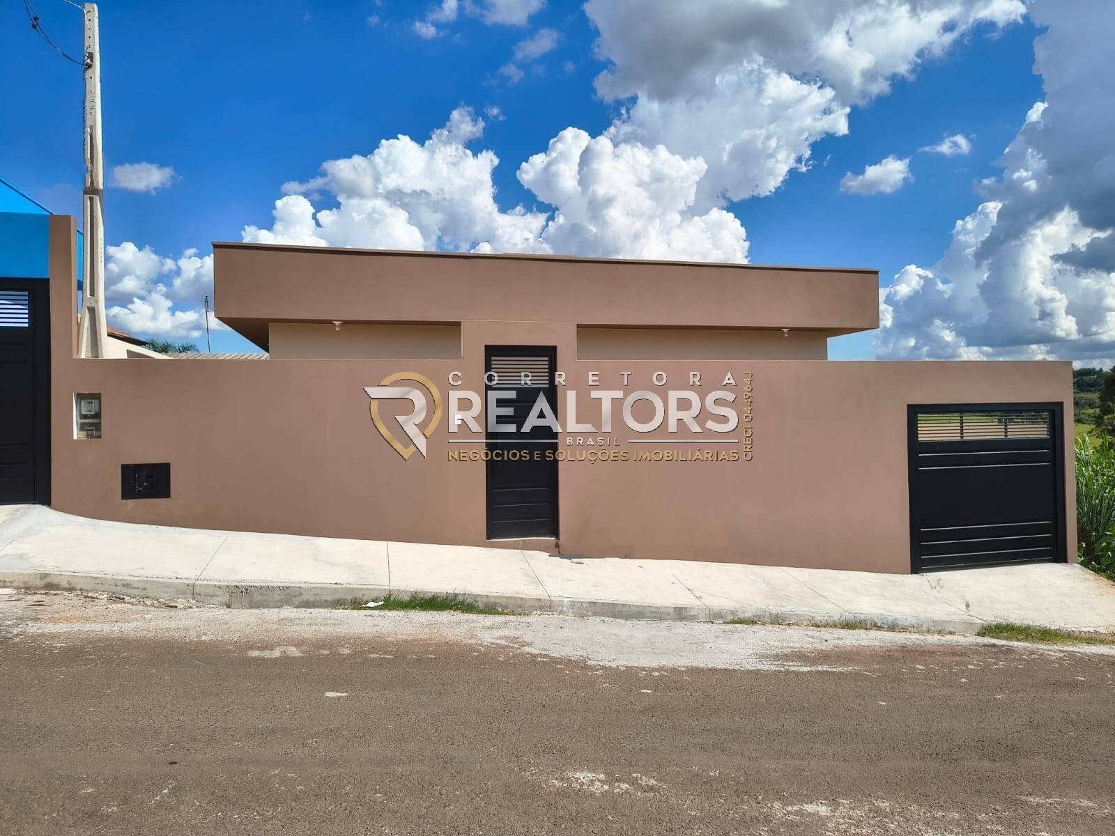 Casa à venda com 2 quartos, 75m² - Foto 1