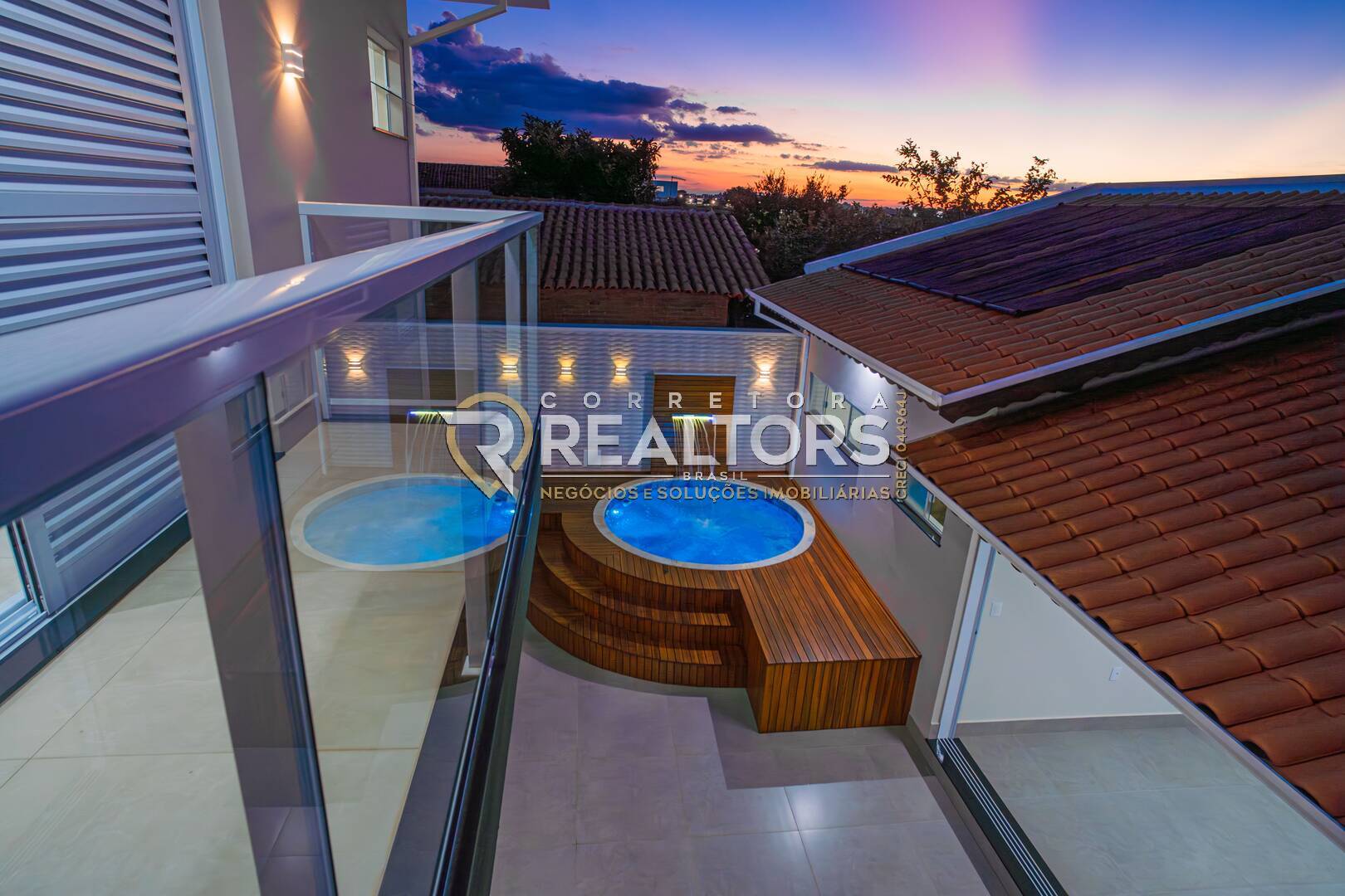 Casa à venda com 4 quartos, 231m² - Foto 1