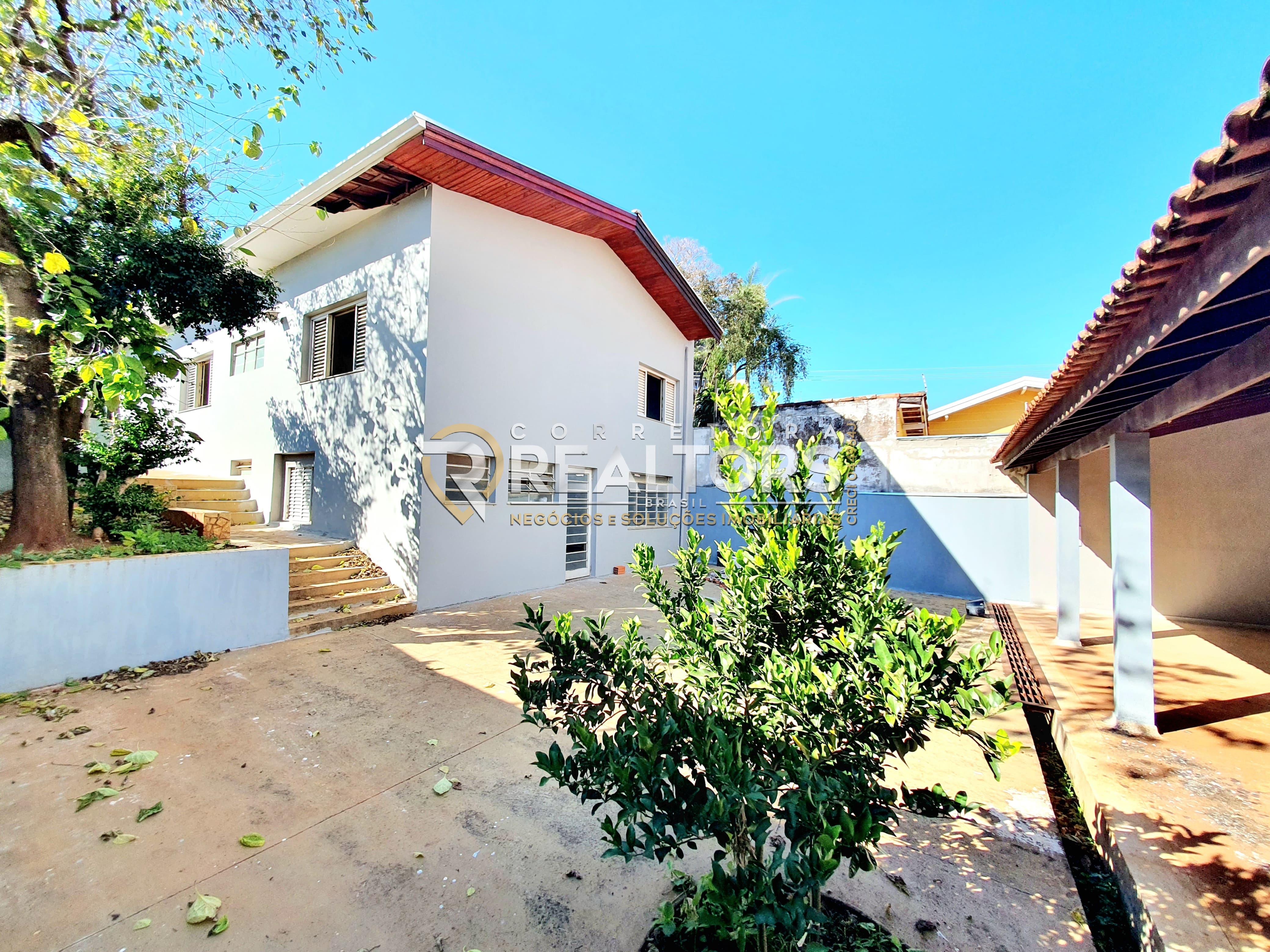Casa à venda com 3 quartos, 220m² - Foto 2