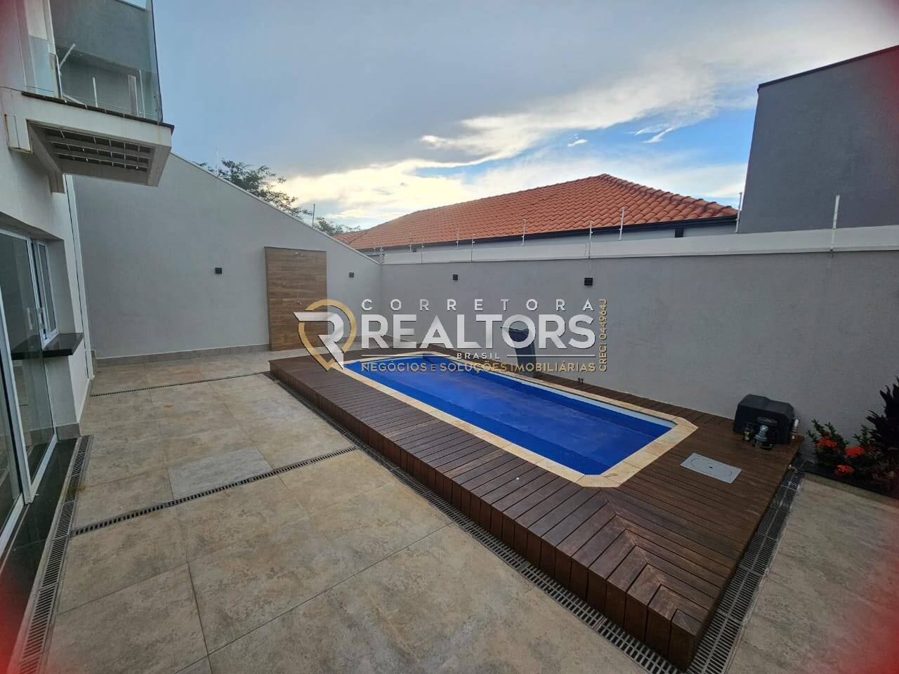 Casa moderna a venda c 3 dormitórios e piscina no Villas Paraíso BotucatuSP