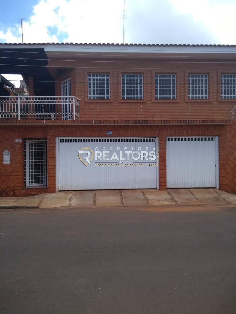 Sobrado à venda com 4 quartos, 400m² - Foto 1