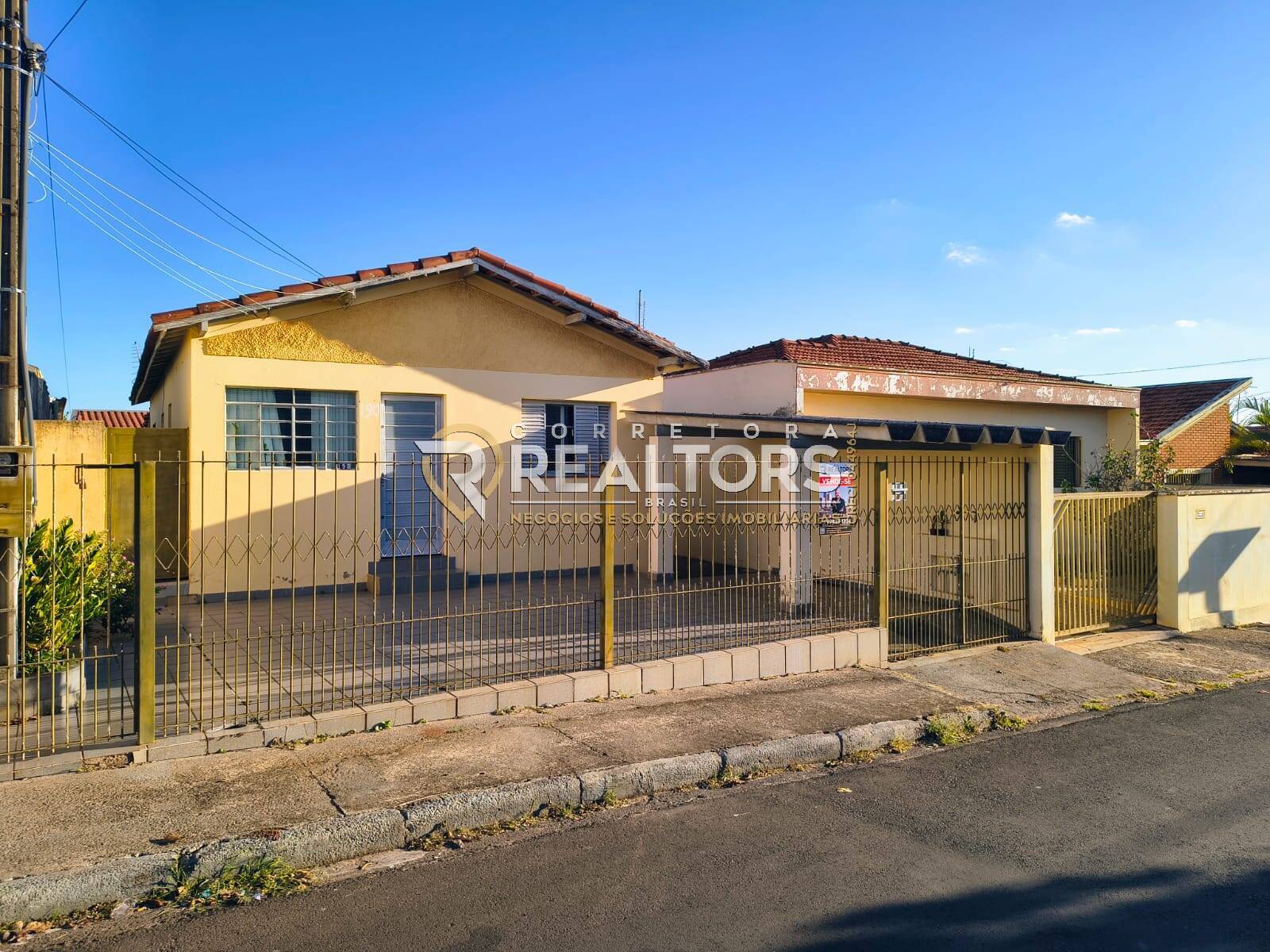 Casa com 3 Dormitórios e edícula á venda na Vila Maria em Botucatu-SP