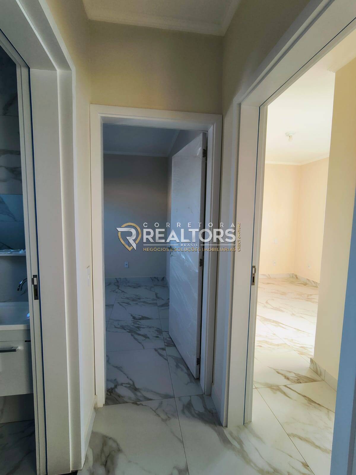 Casa à venda com 2 quartos, 75m² - Foto 2