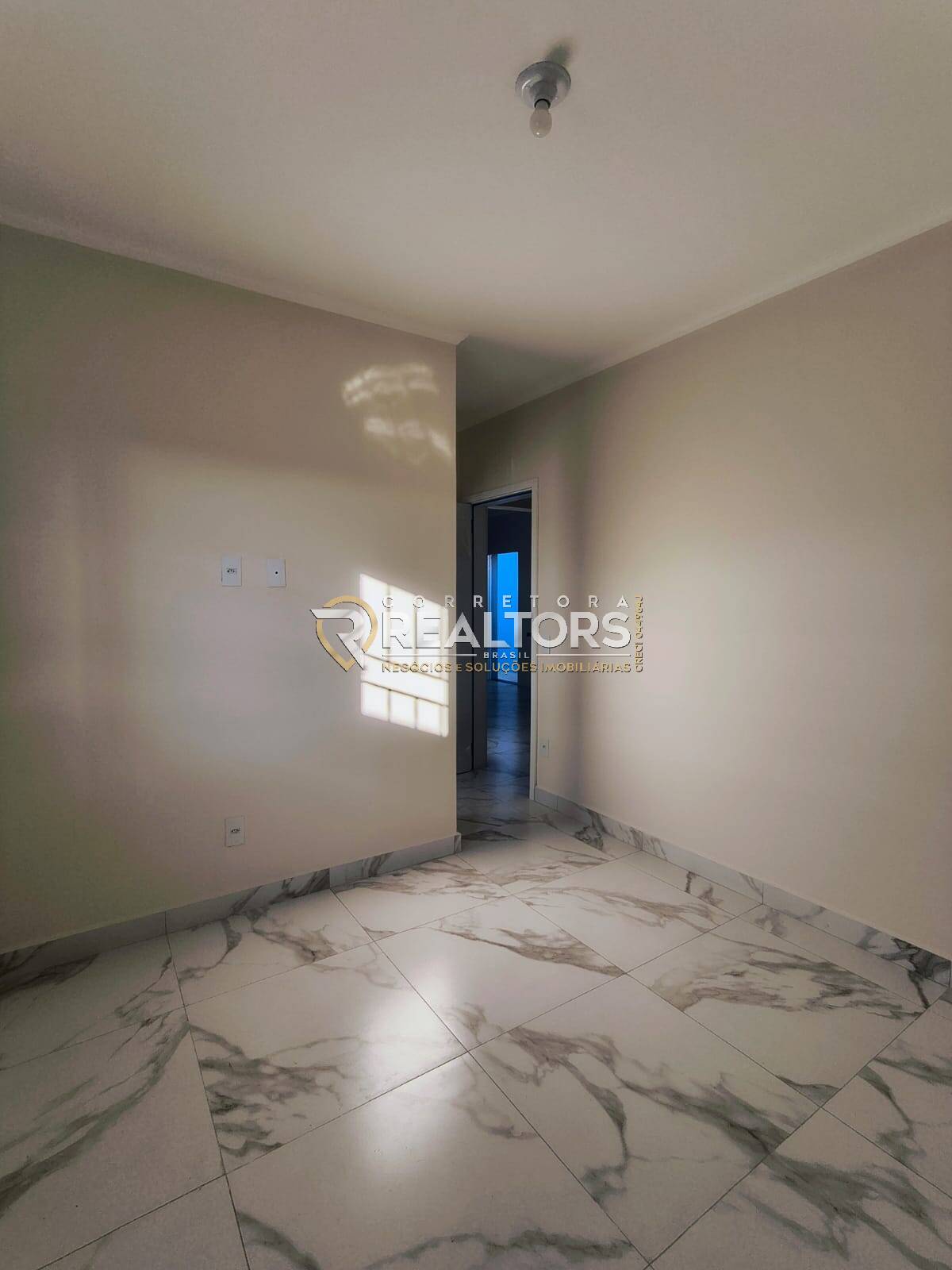 Casa à venda com 2 quartos, 75m² - Foto 3