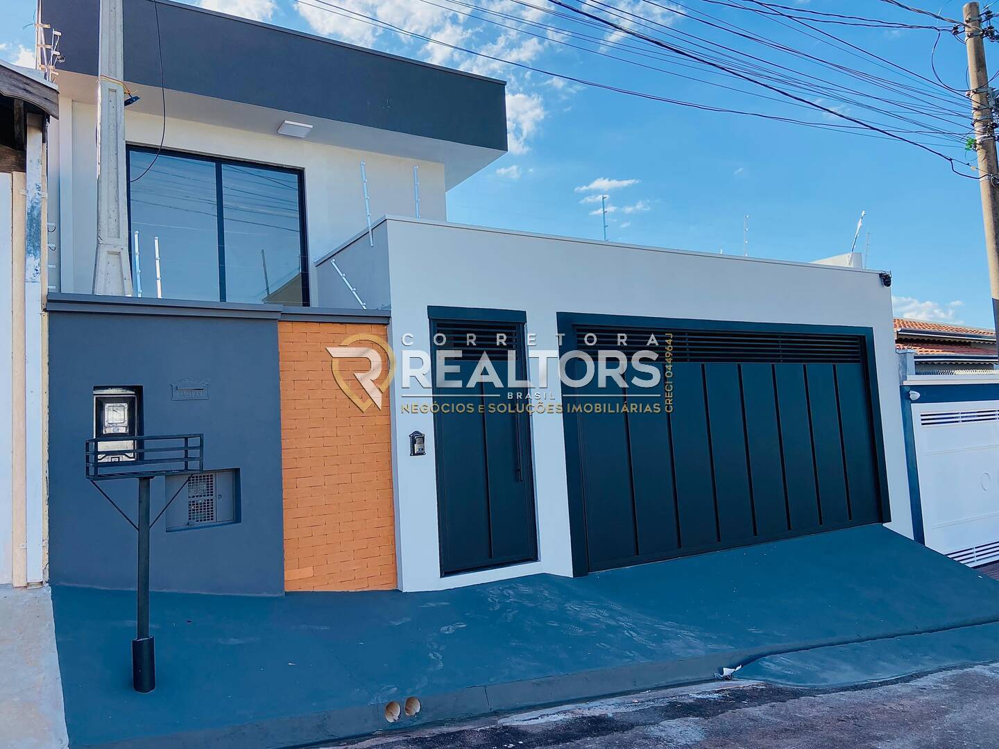 Casa à venda com 3 quartos, 188m² - Foto 1