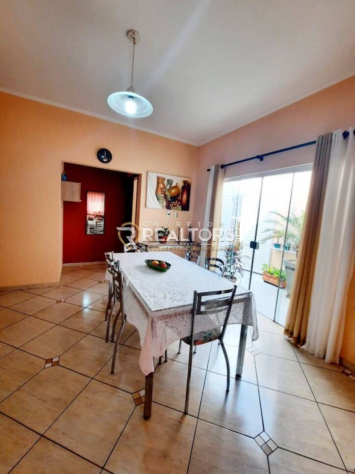Casa à venda com 2 quartos, 115m² - Foto 1