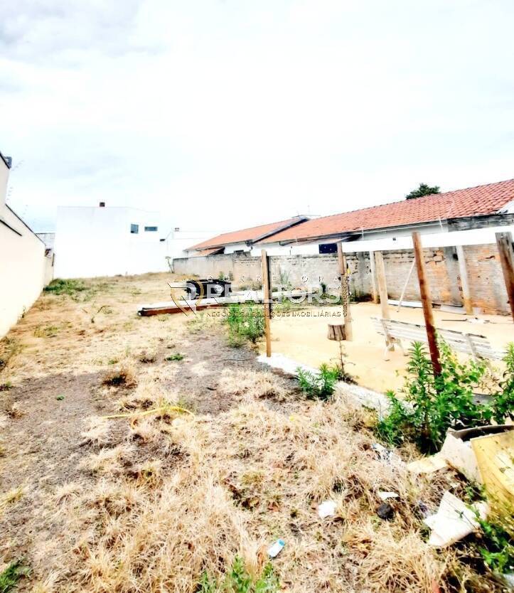 Terreno plano á venda na Avenida Universitária em Botucatu-SP