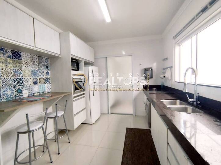 Casa à venda com 3 quartos, 180m² - Foto 8