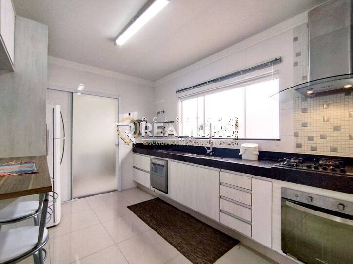 Casa à venda com 3 quartos, 180m² - Foto 9