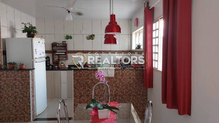 Casa à venda com 2 quartos, 110m² - Foto 1