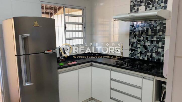 Casa à venda com 2 quartos, 120m² - Foto 1
