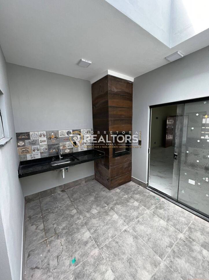 Casa moderna c/ área gourmet e planejados no Jd Ouro Verde em Botucatu-SP