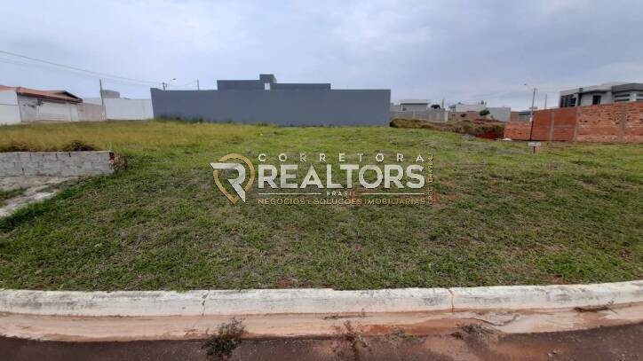 Terreno á venda no Villas Paraíso com 282 m² em Botucatu-SP