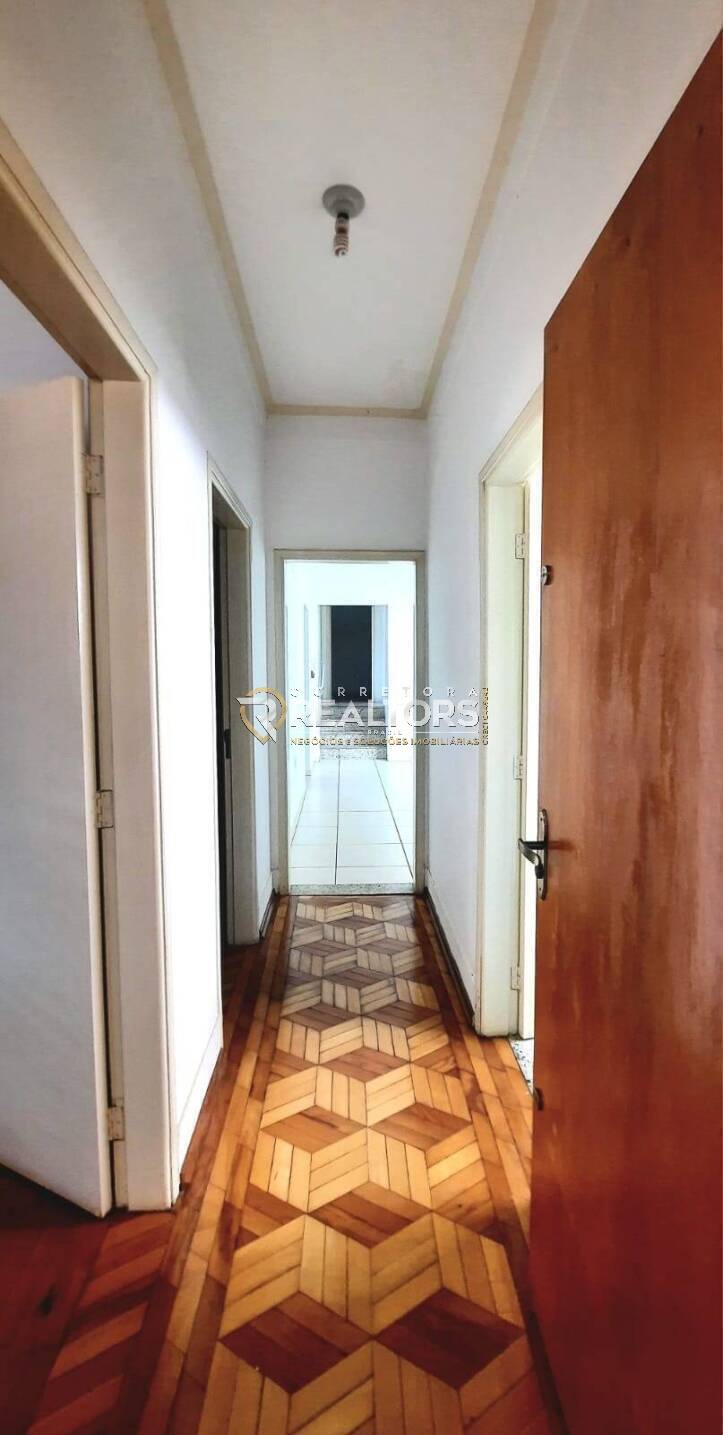 Casa à venda com 3 quartos, 216m² - Foto 8