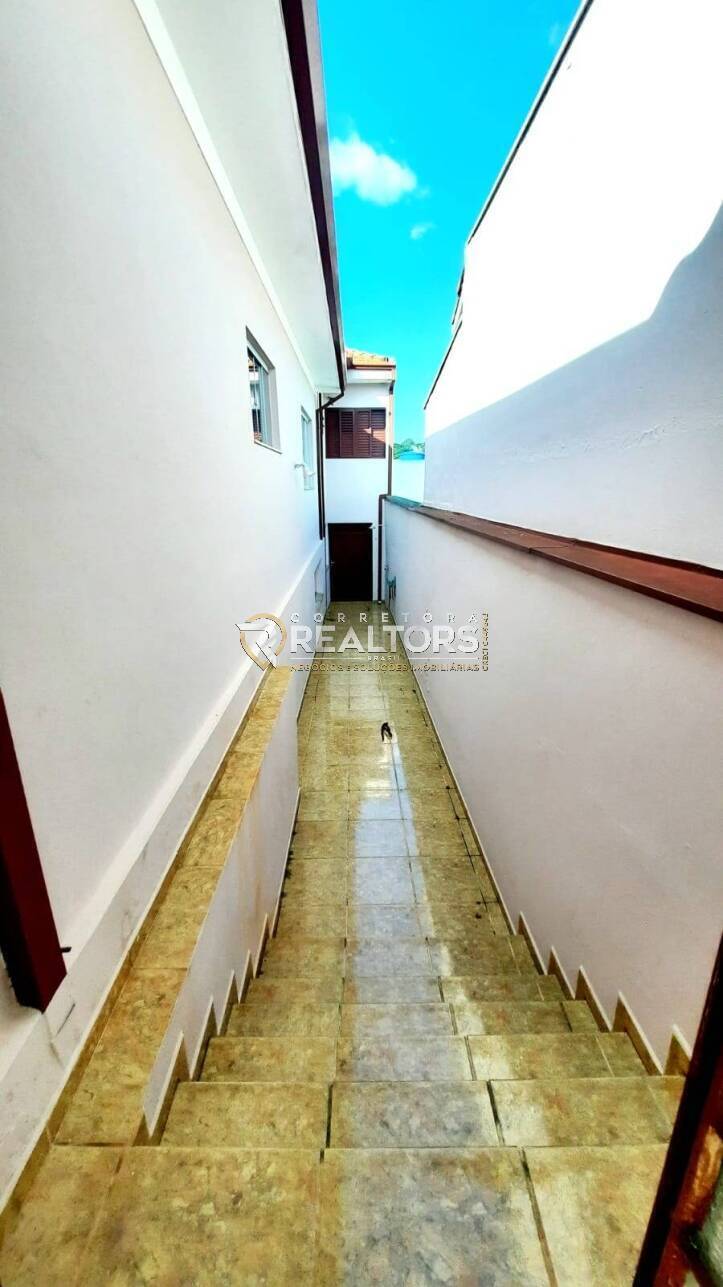 Casa à venda com 3 quartos, 216m² - Foto 18