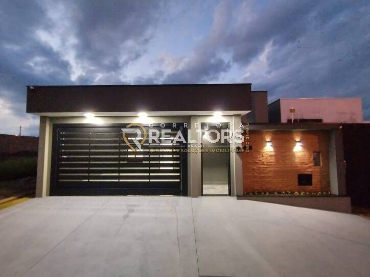 Casa à venda com 3 quartos, 172m² - Foto 1