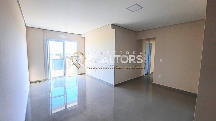 Apartamento à venda com 3 quartos, 77m² - Foto 2